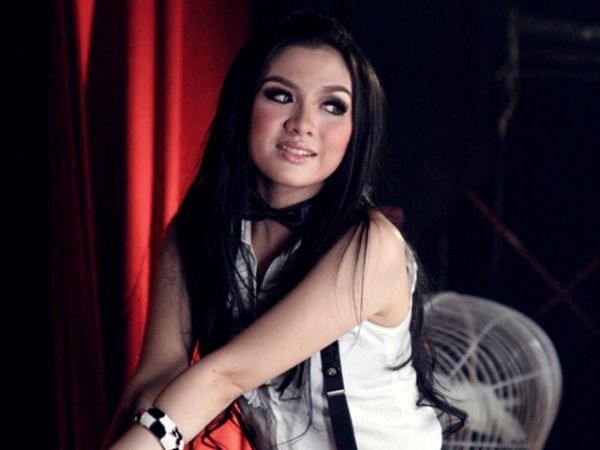 vicky shu bugil aura kasih dan