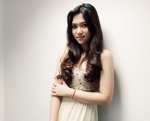 isyana sarasvati dress