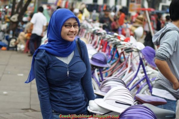 jilbab cantik pamer dada