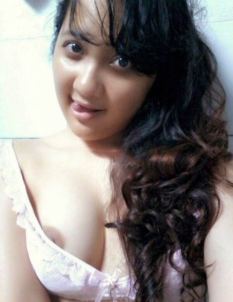 cewek tidur telanjang