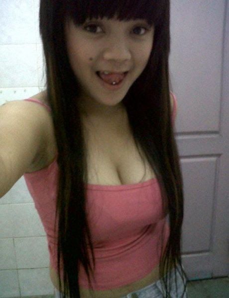 cewek mandi