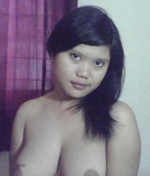 wanita tanpa pakaian apapun