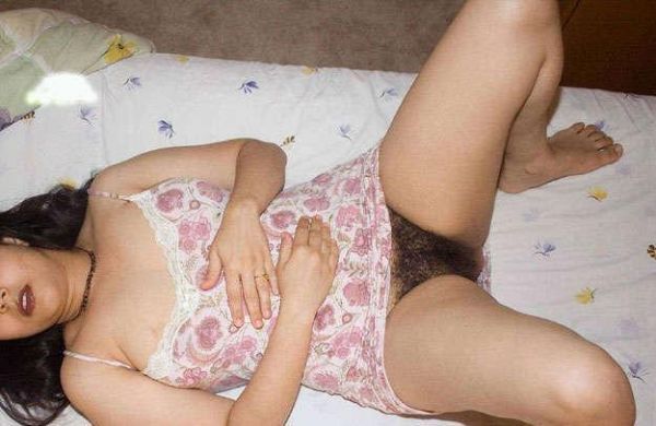 ibu ibu memek ngangkang