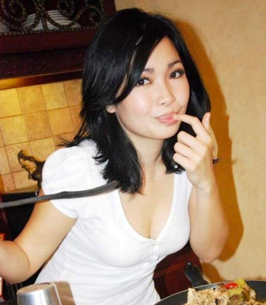 wanita unik bugil