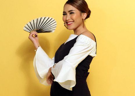 wanita tanpa pakaian apapun
