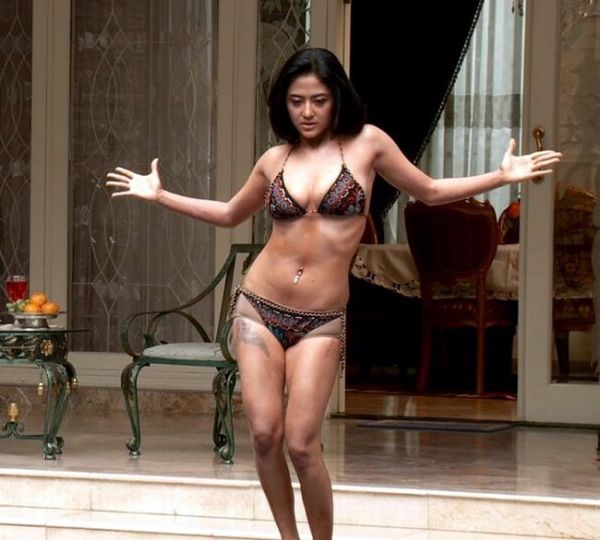 dewi persik mandi