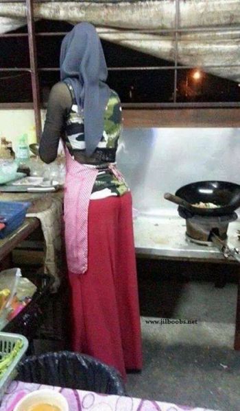 pantat nungging telanjang