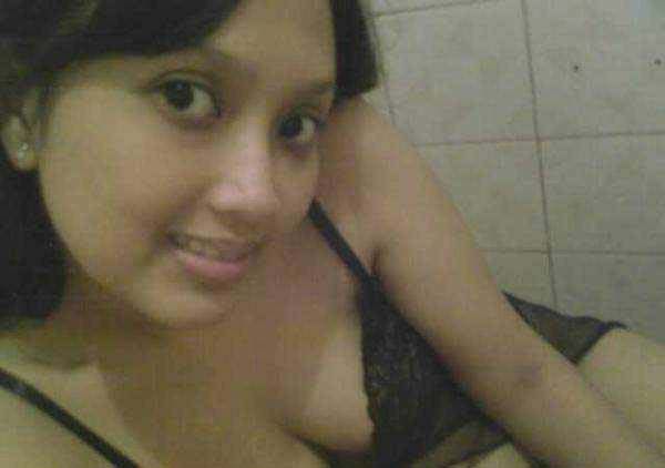 wanita unik bugil