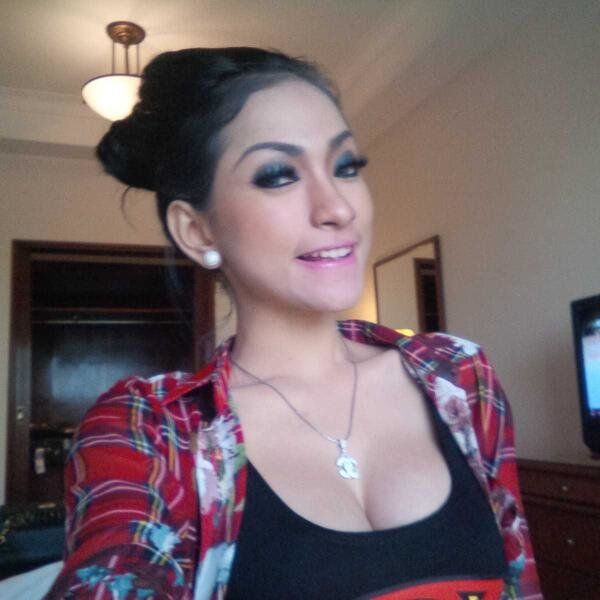 amel alvi bugil