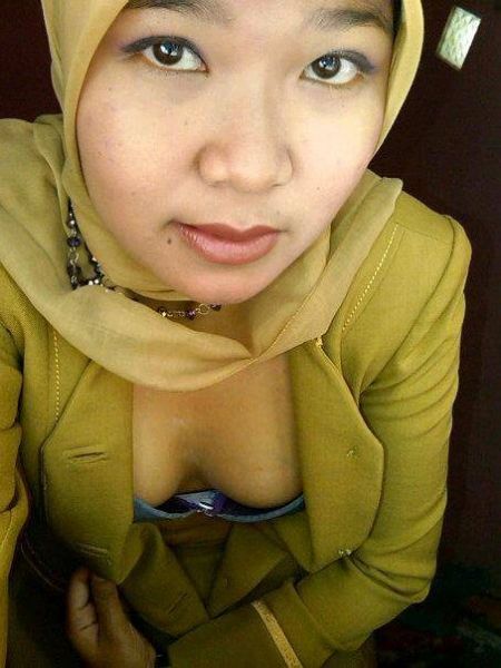 ngintip cewek mandi telanjang