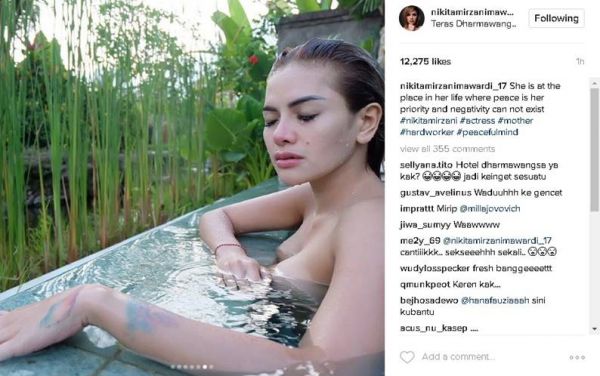 wanita tanpa pakaian apapun