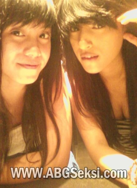 ngangkang pamer memek
