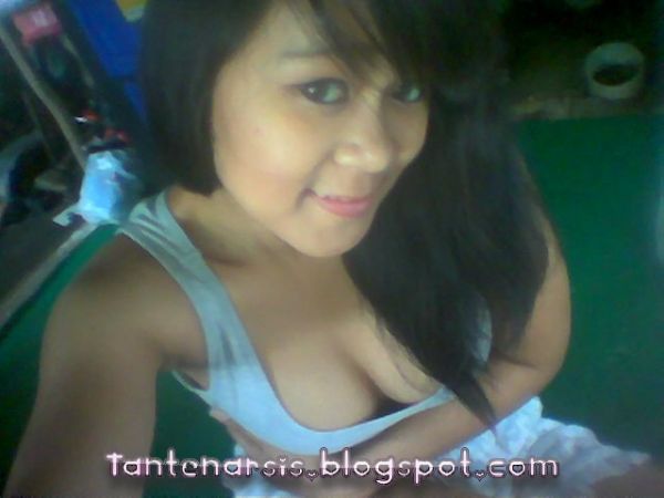 susu montok artis