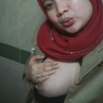 cium payudara