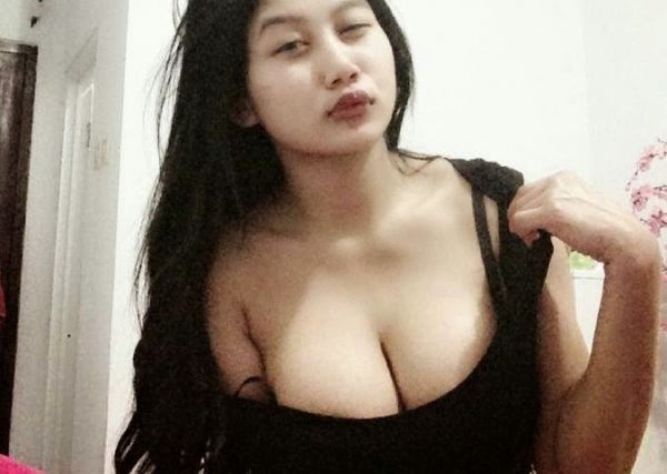 pamela savitri bugil