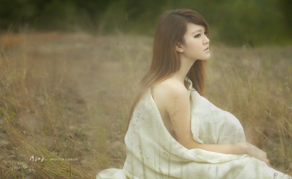 mona ratuliu dan kesha