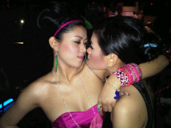 xxx cewek cantik ngentot di sungai