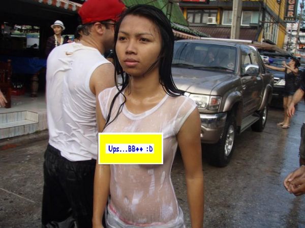 model cantik pakai baju transparan