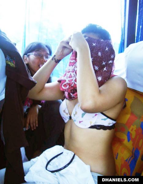 cewek jilbab telanjang