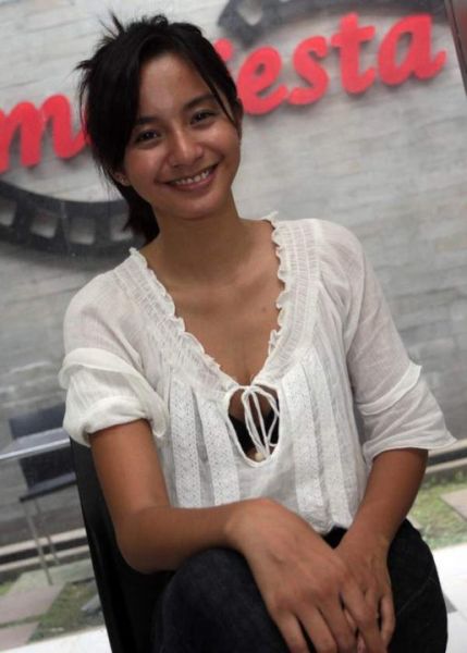 gambar gadis cantik tanpa busana