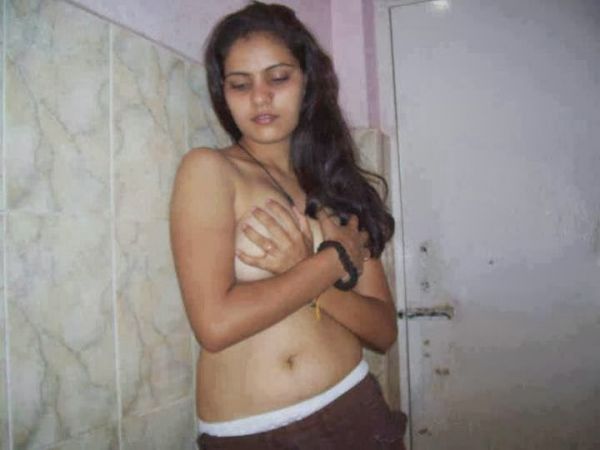 nikita mirzani tanpa busana