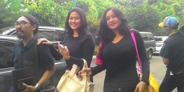 srigala payudarah duo dipegang cowok