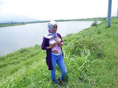jilbab ngentot nungging