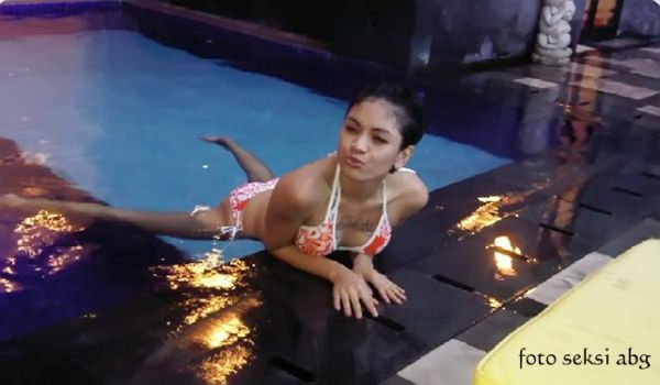 nikita mirzani bikini