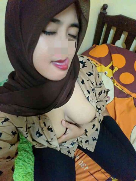 pantat nungging telanjang