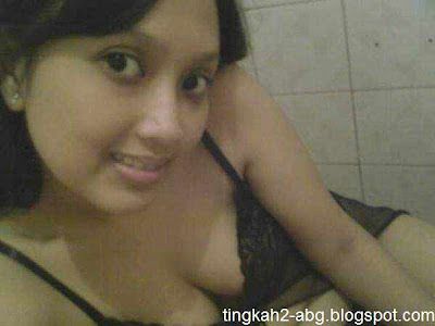 ngentot gadis perawan memek muncrat