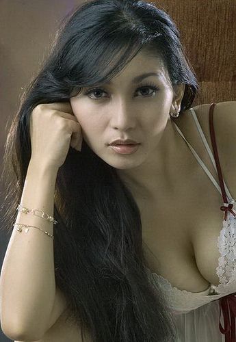 ayu azhari artis hot indo