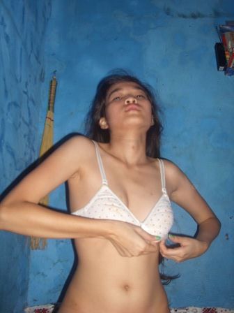 tubuh wanita tanpa busana