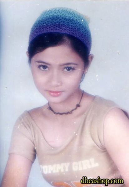 mona ratuliu dan kesha