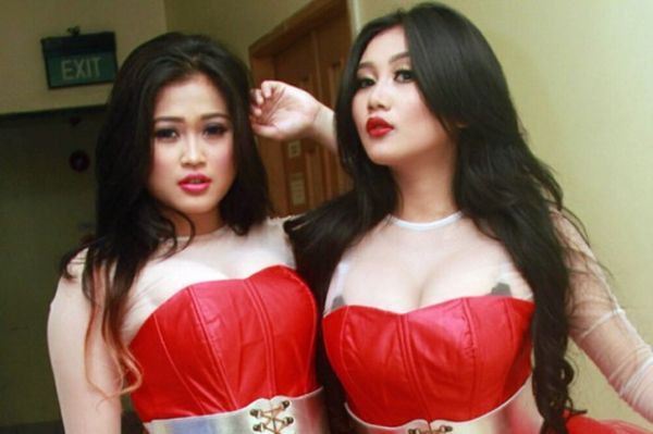 srigala payudarah duo dipegang cowok