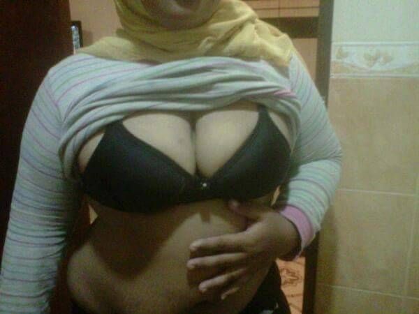 chubby hijab.gif