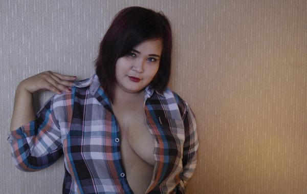 cewek tetek montok