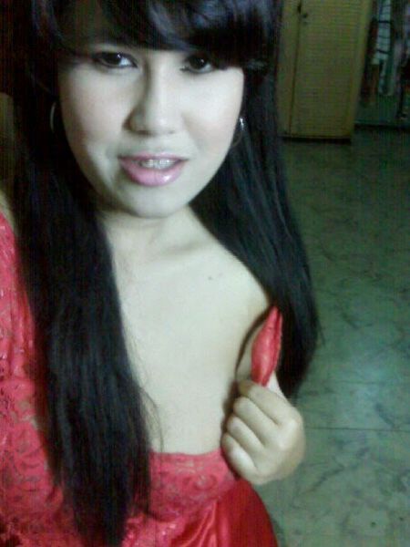 cewek bugil pamer memek basah