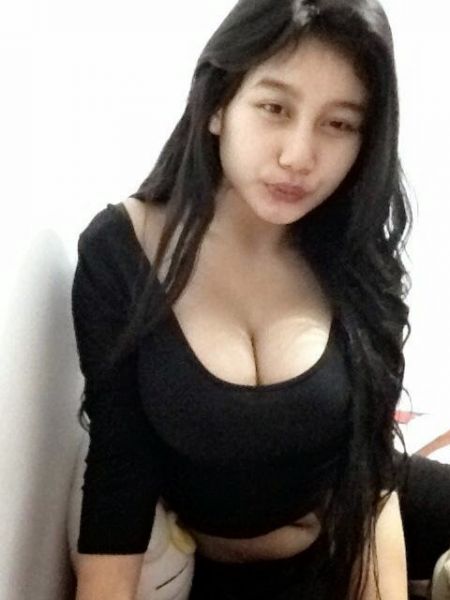 pamer toge di tempat umum