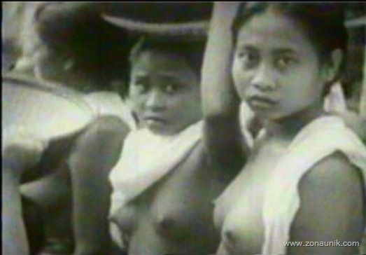 wanita telanjang bulat