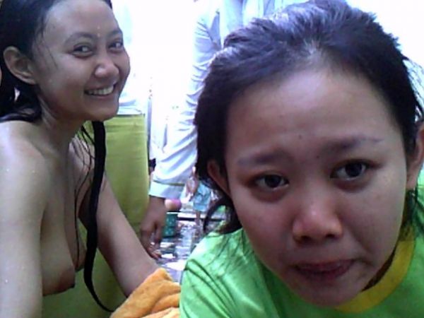 cewek ngocok kontol