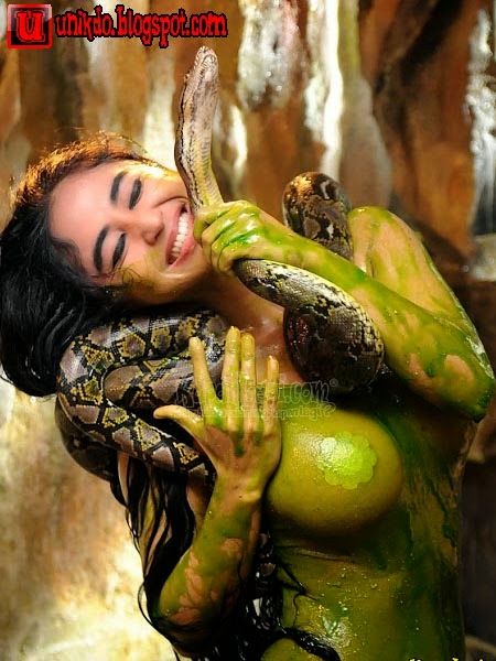 dewi persik boob