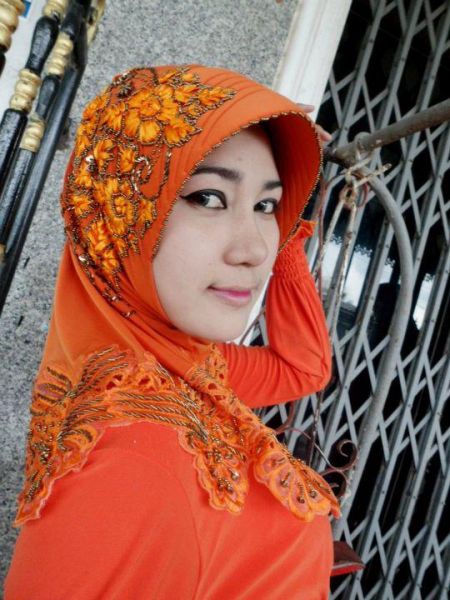 susu montok artis