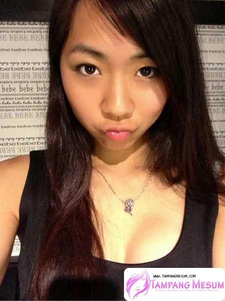 ngangkang pamer memek