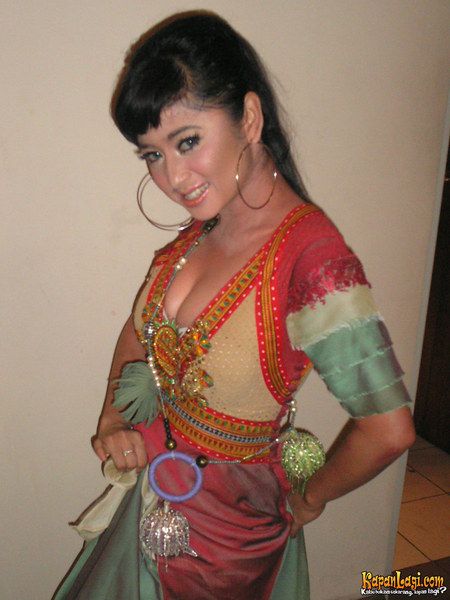 memek sandra dewi telanjang