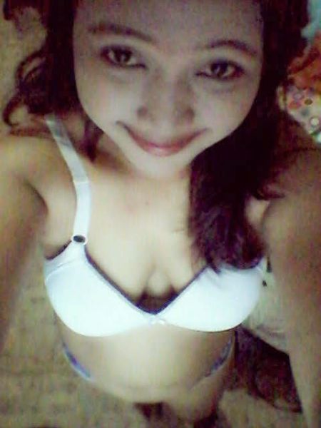 slimpics memek online gambar 1