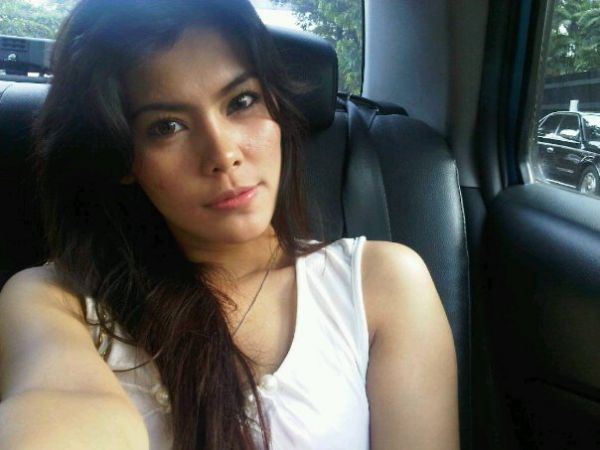 ngangkang pamer memek