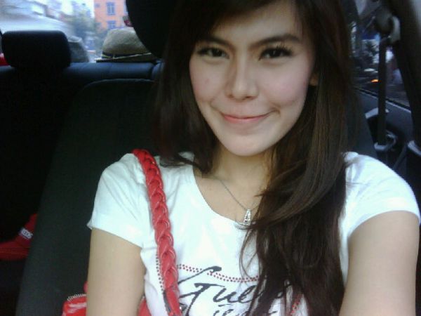 pamer toge di tempat umum