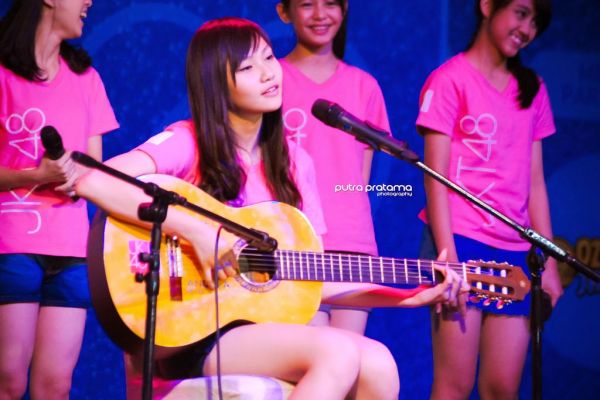 isyana sarasvati coca cola