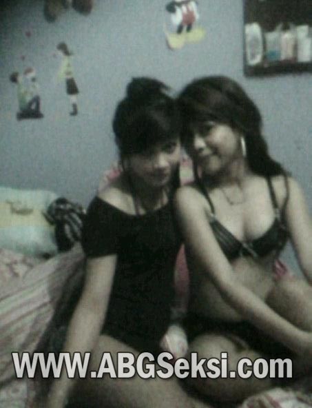 gadis telanjang