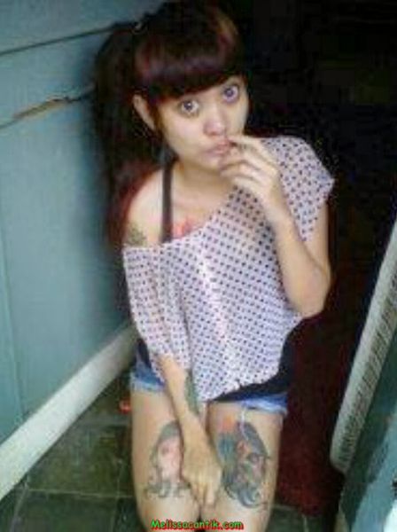 di atas motor cewek cewek